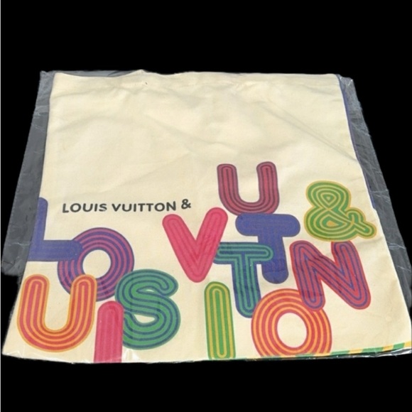 Louis Vuitton Cream Canvas Tote with Graphic Design - Picture 3 of 3